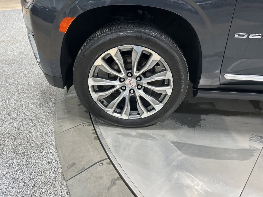 Used 2021 GMC Yukon Denali w/ Denali Premium Package image 35