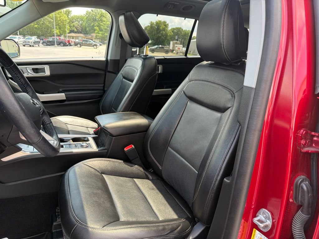 Certified 2022 Ford Explorer Limited w/ Equipment Group 301A AWD/4WD image 12
