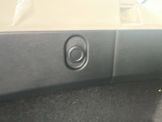 Used 2022 Nissan Rogue SV image 11