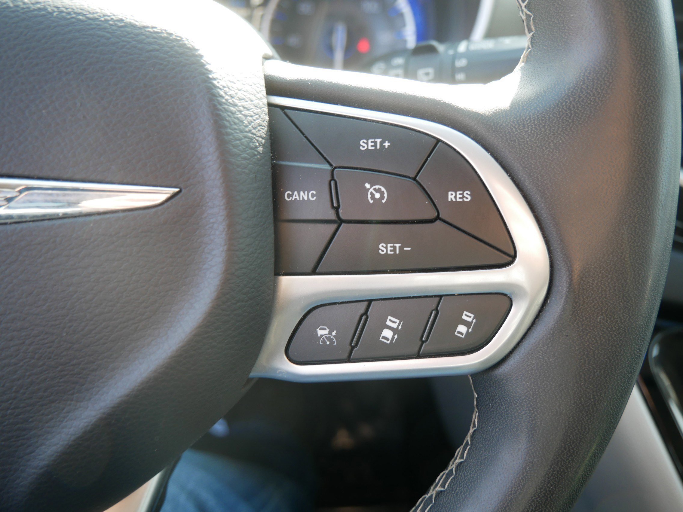 Used 2022 Chrysler Pacifica Touring-L image 28