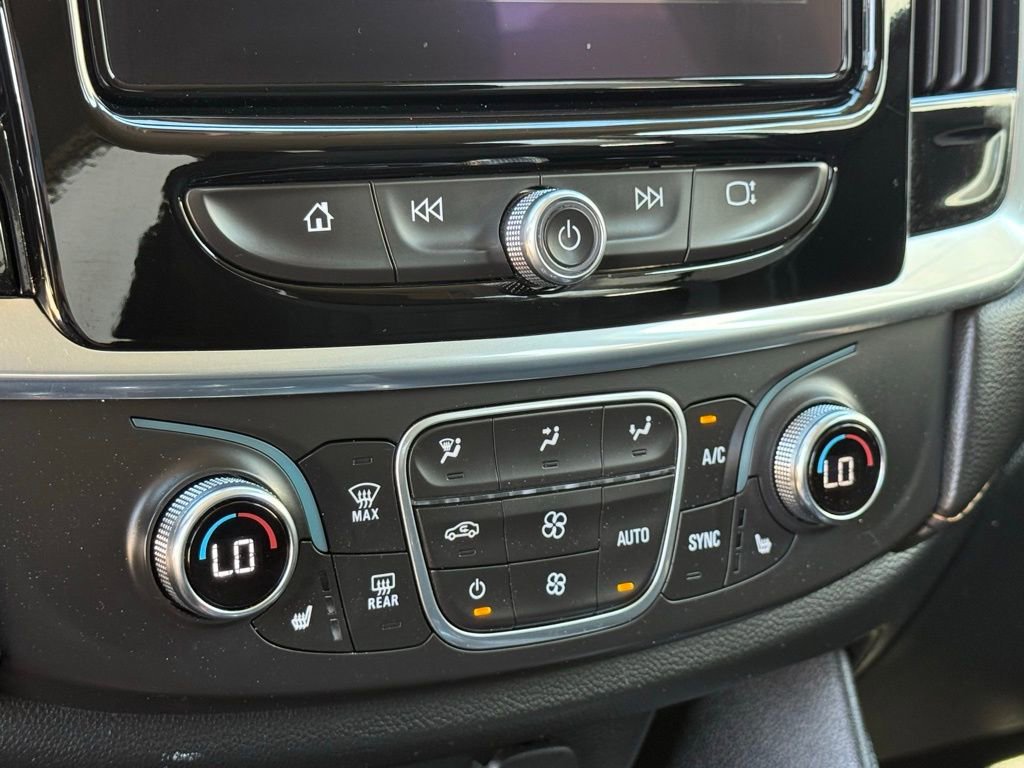 Used 2020 Chevrolet Traverse LT image 11