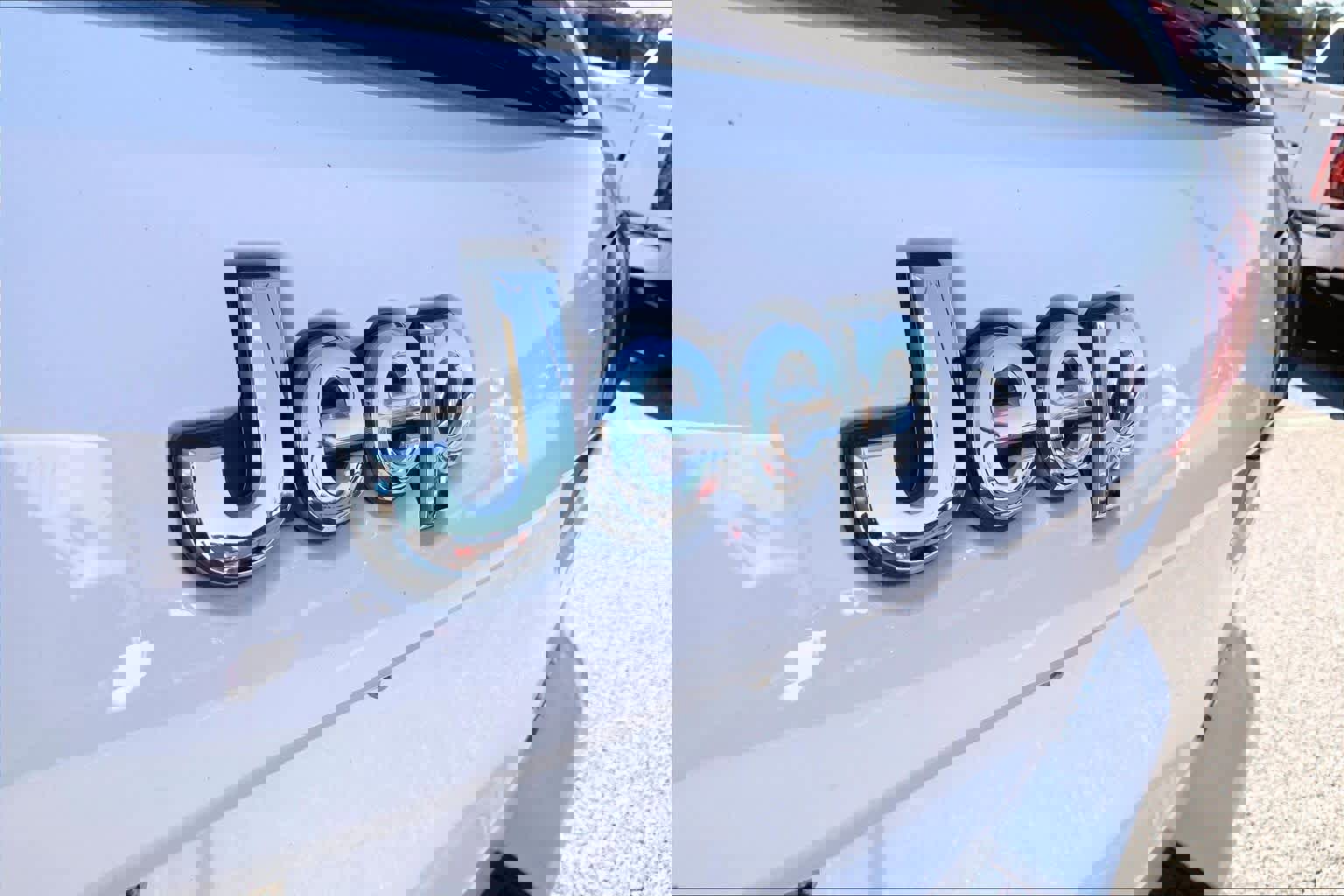 Used 2022 Jeep Grand Cherokee Laredo E w/ Security & Convenience Group image 28