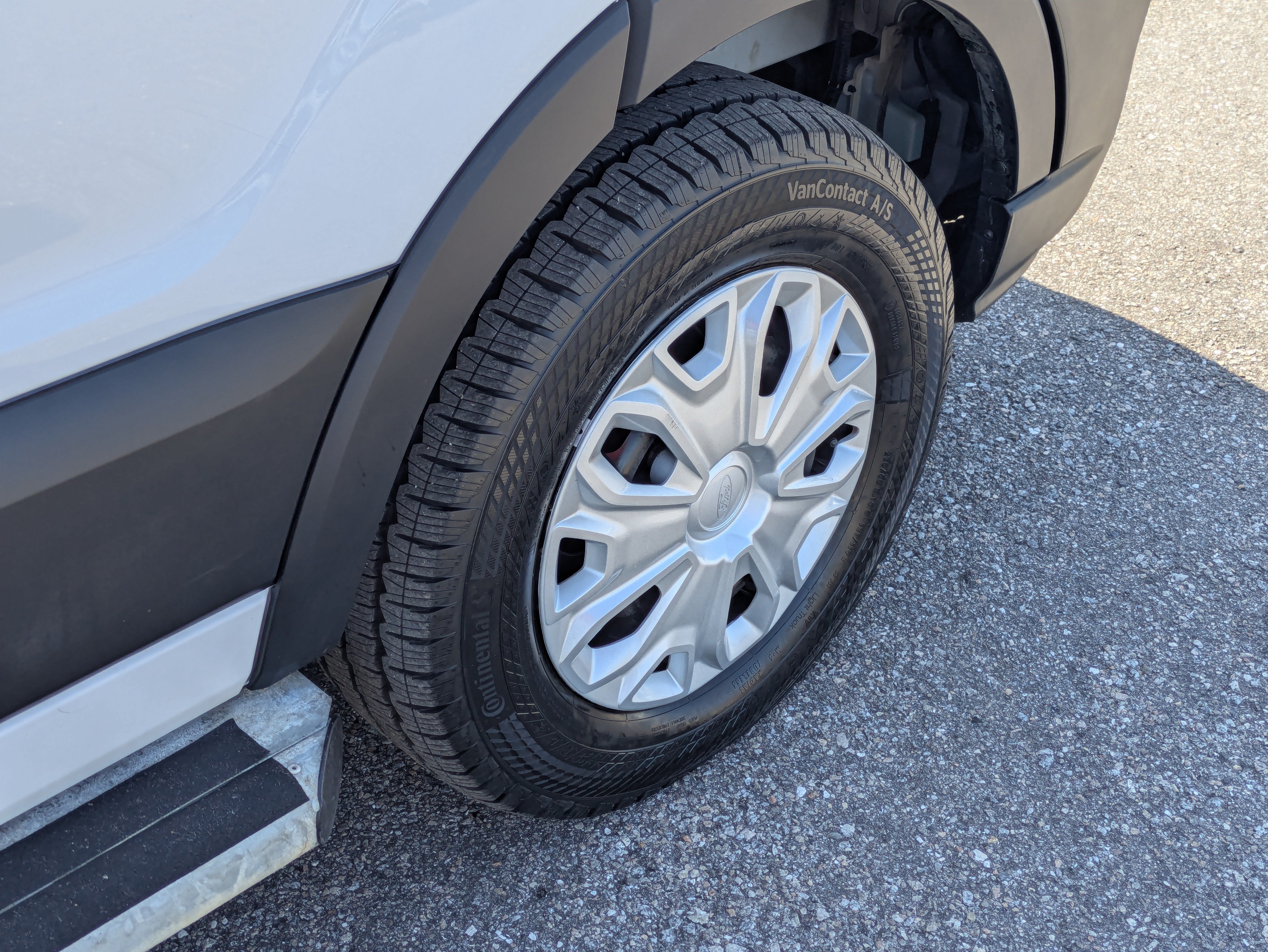 Certified 2025 Ford Transit 250 Low Roof w/ Exterior Upgrade Package RWD image 32
