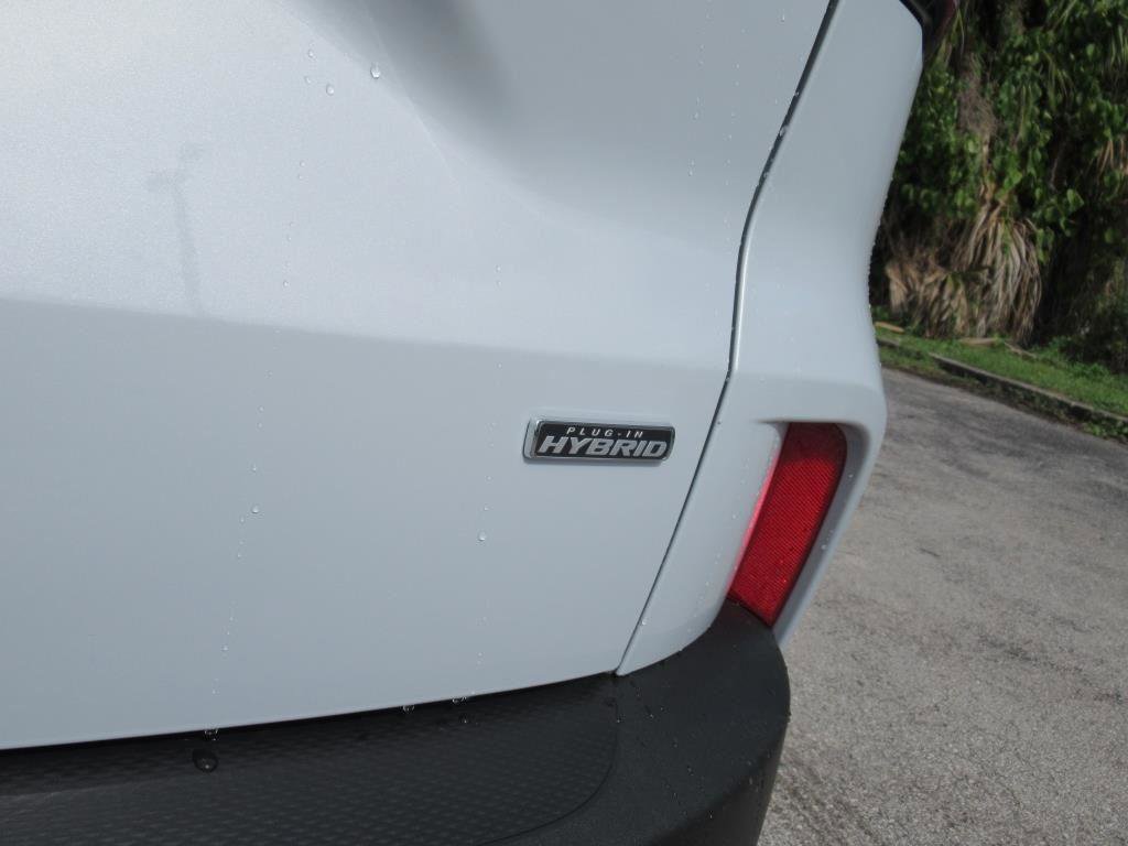 Certified 2025 Ford Escape SE w/ PHEV Premium Package image 9