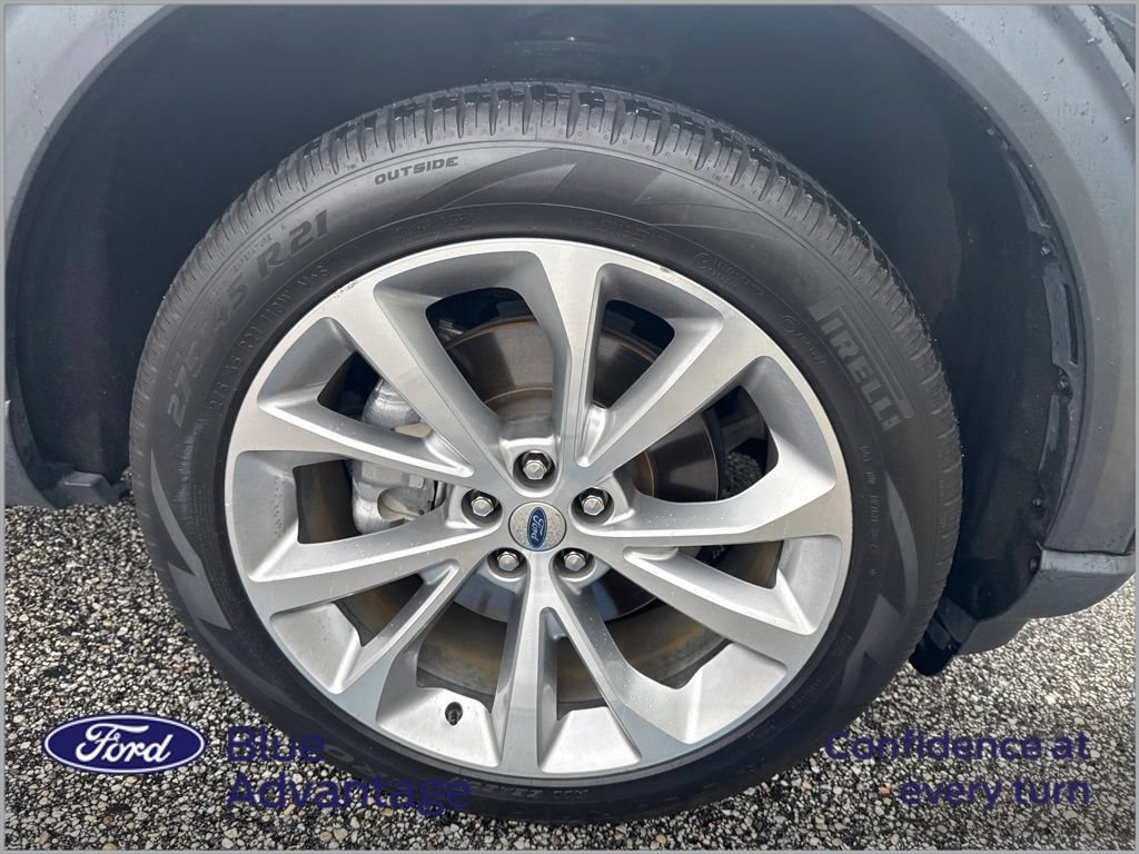 Certified 2023 Ford Explorer Platinum w/ Premium Technology Package AWD/4WD image 2