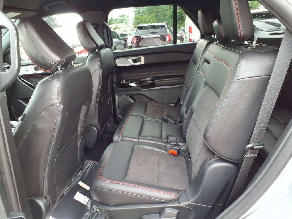 Certified 2023 Ford Explorer ST-Line AWD/4WD image 11