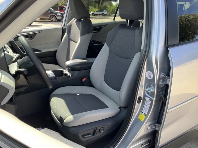 Used 2024 Toyota RAV4 XLE FWD image 8