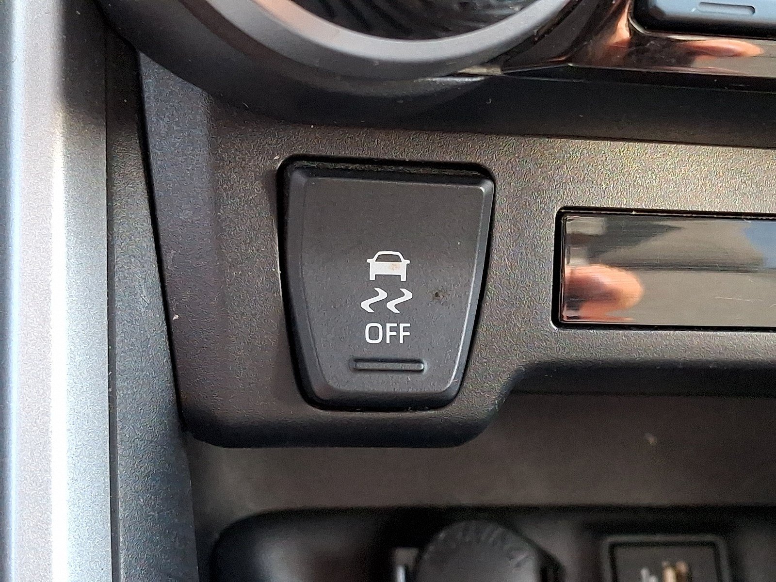 Used 2025 Toyota RAV4 XLE AWD/4WD image 23