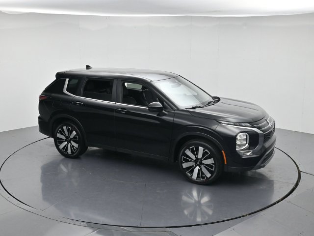 Used 2025 Mitsubishi Outlander SE FWD image 45