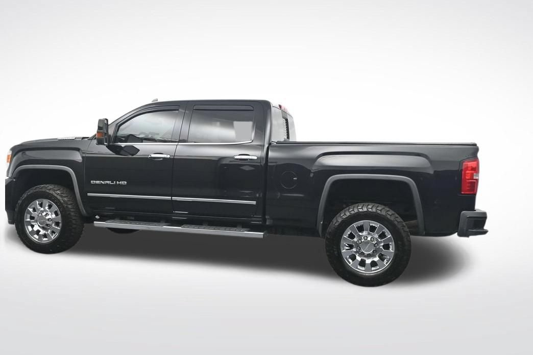 Used 2019 GMC Sierra 2500 Denali w/ Duramax Plus Package AWD/4WD image 10