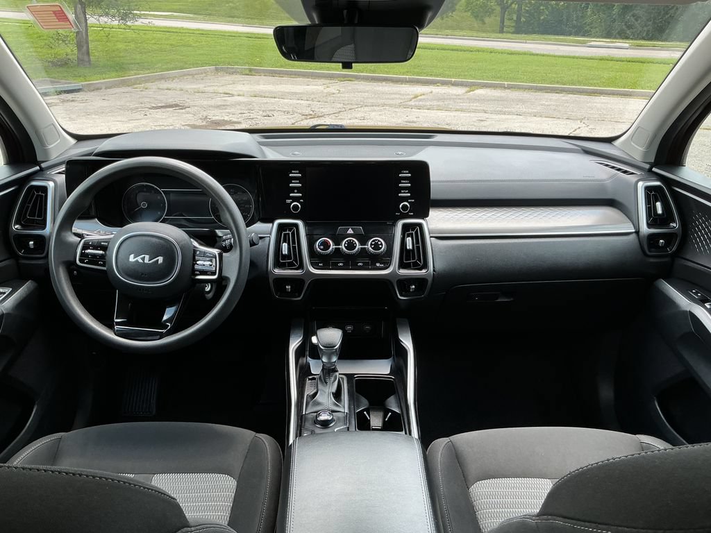 Used 2023 Kia Sorento LX FWD image 21