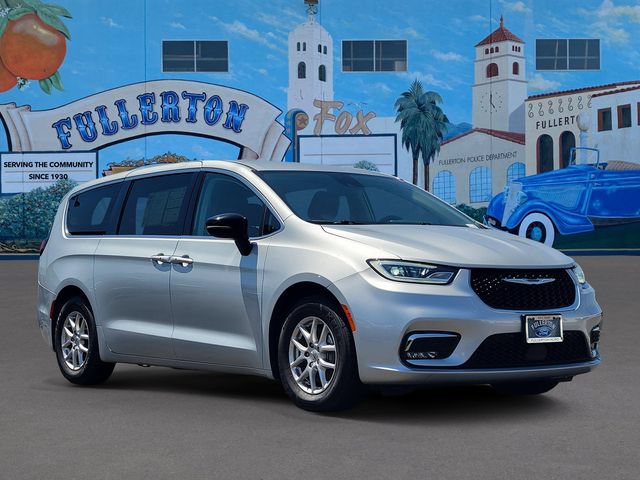 Used 2024 Chrysler Pacifica Touring-L