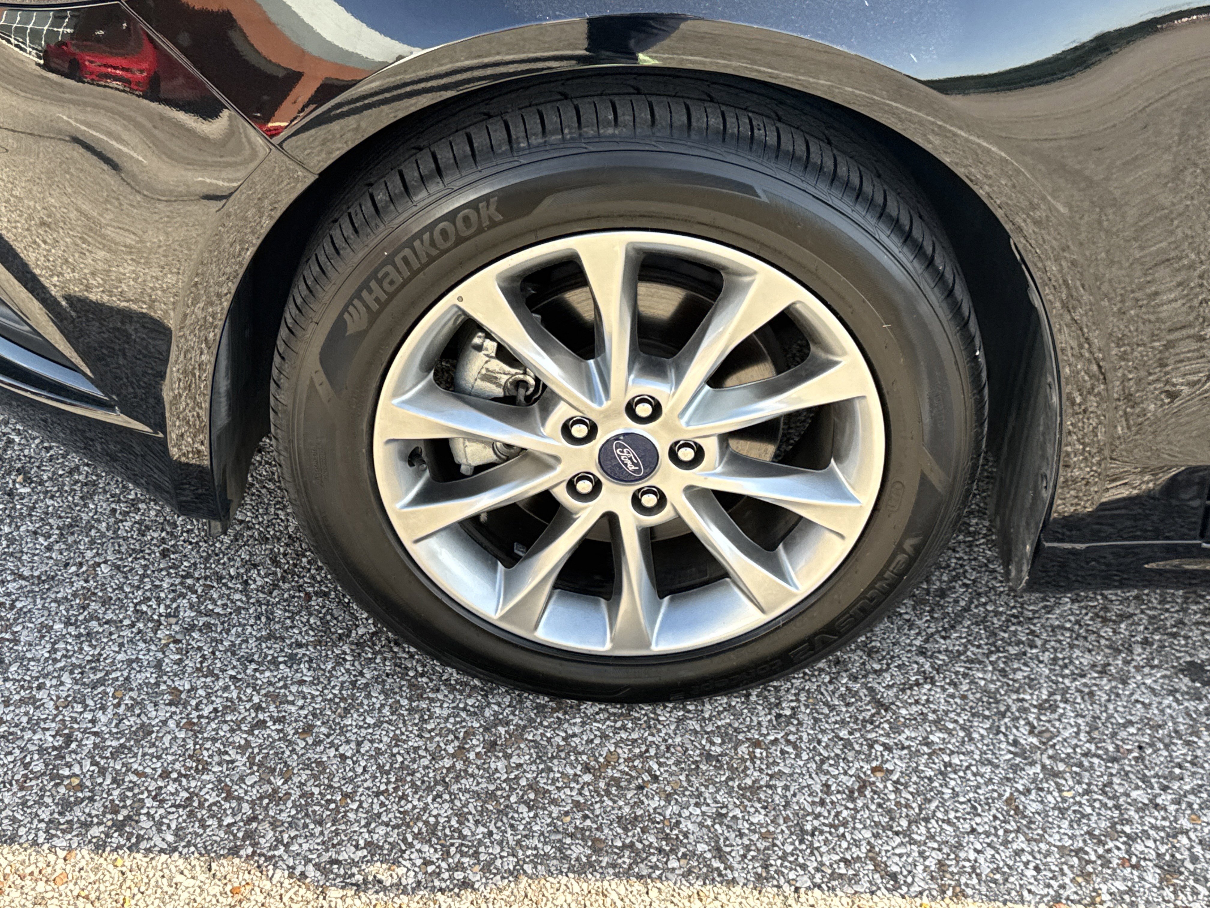 Certified 2017 Ford Fusion SE w/ Fusion SE Technology Package FWD image 9