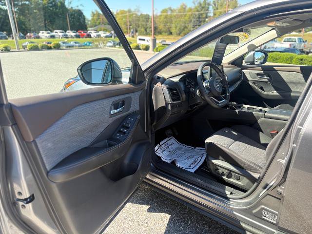 Used 2023 Nissan Rogue SV AWD/4WD image 9