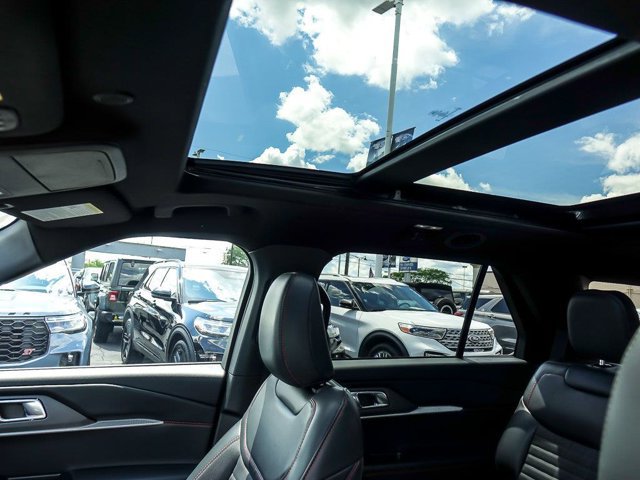 Certified 2025 Ford Explorer ST-Line AWD/4WD image 15