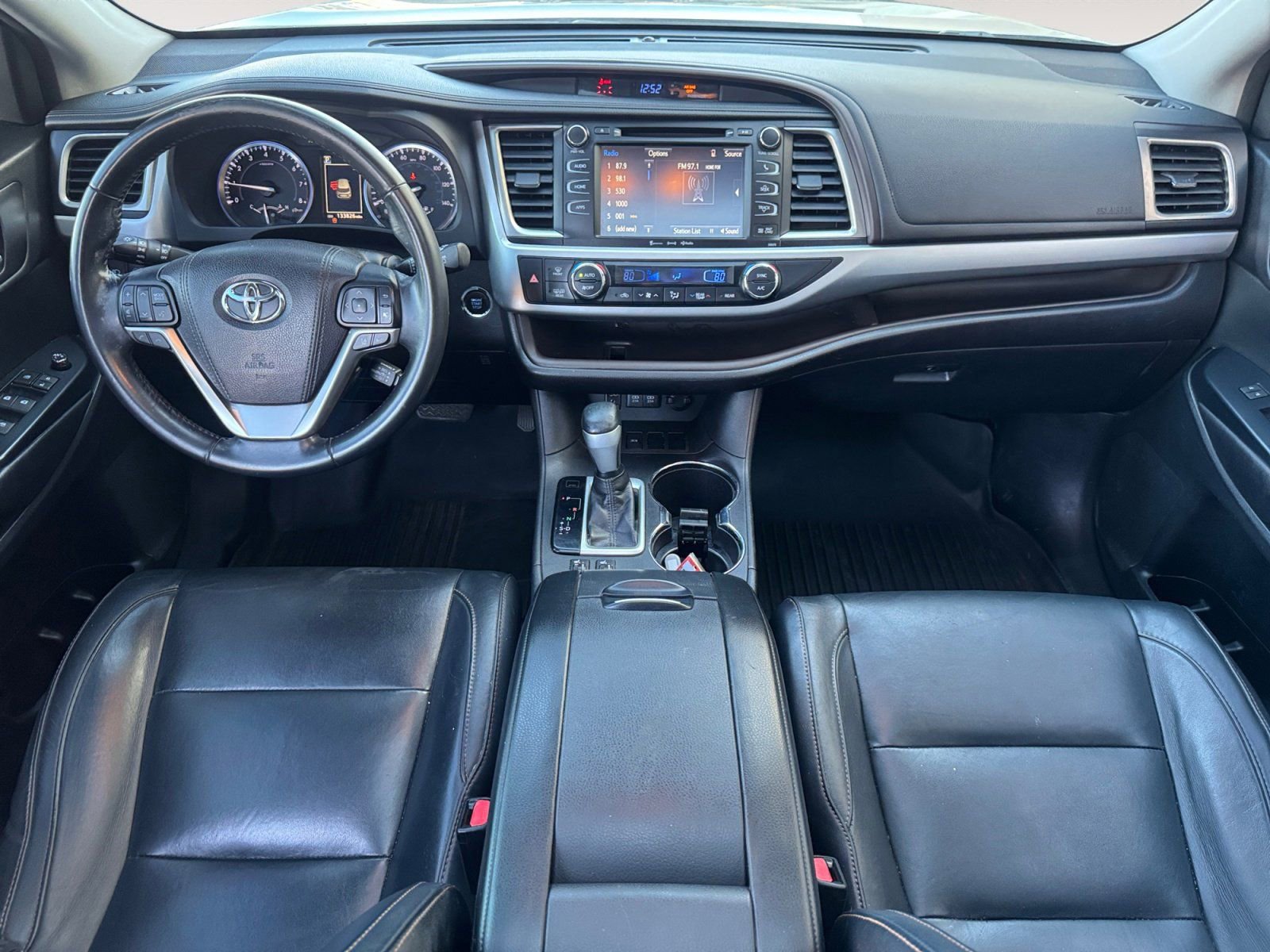 Used 2017 Toyota Highlander XLE image 10