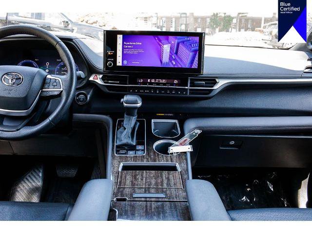 Used 2025 Toyota Sienna Platinum AWD/4WD image 15