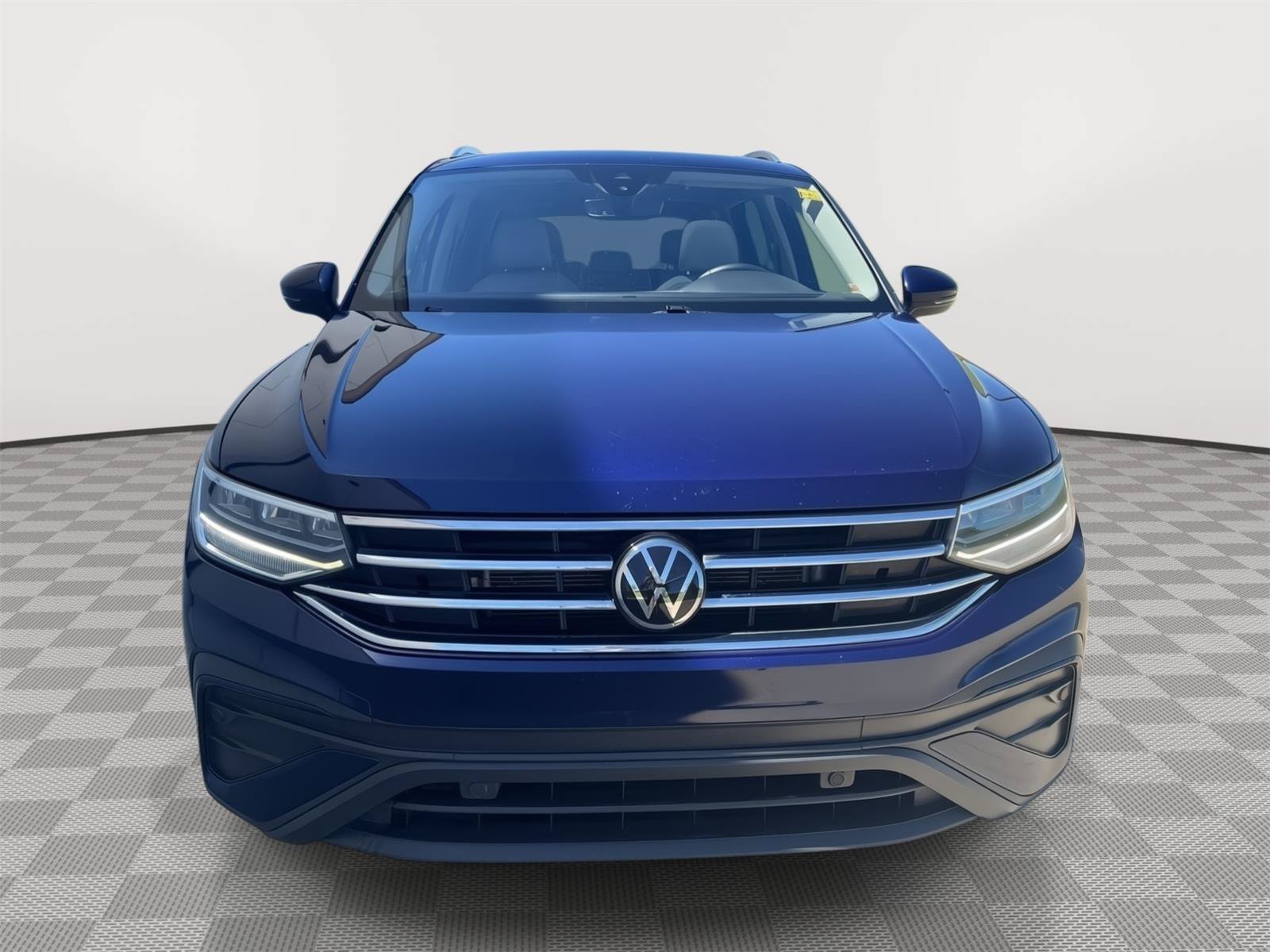 Used 2022 Volkswagen Tiguan SE AWD/4WD image 2