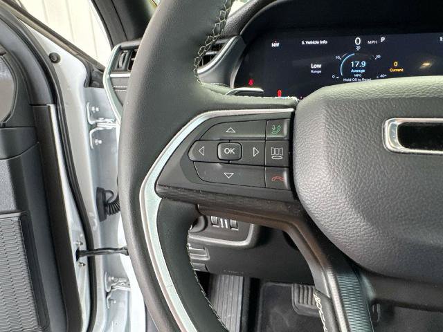 Used 2025 Jeep Grand Cherokee Altitude AWD/4WD image 27