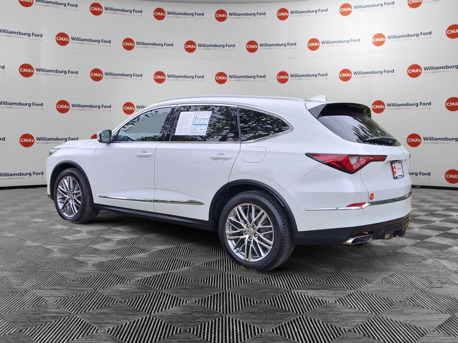 Used 2023 Acura MDX SH-AWD w/ Advance Package image 3