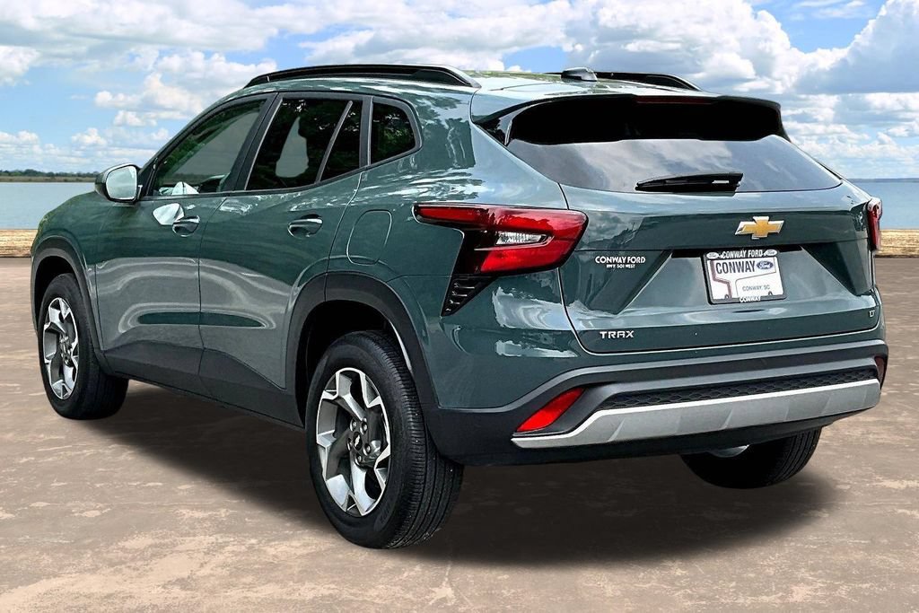 Used 2025 Chevrolet Trax LT FWD image 5