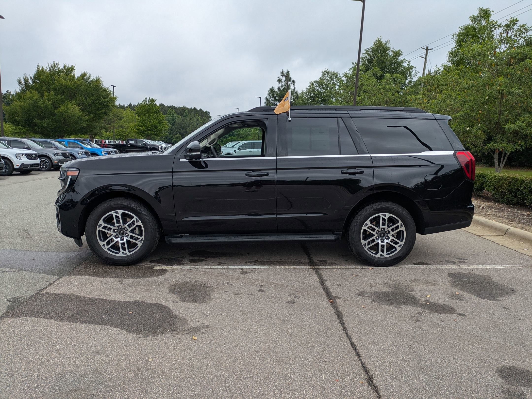 Certified 2025 Ford Expedition Active AWD/4WD image 7