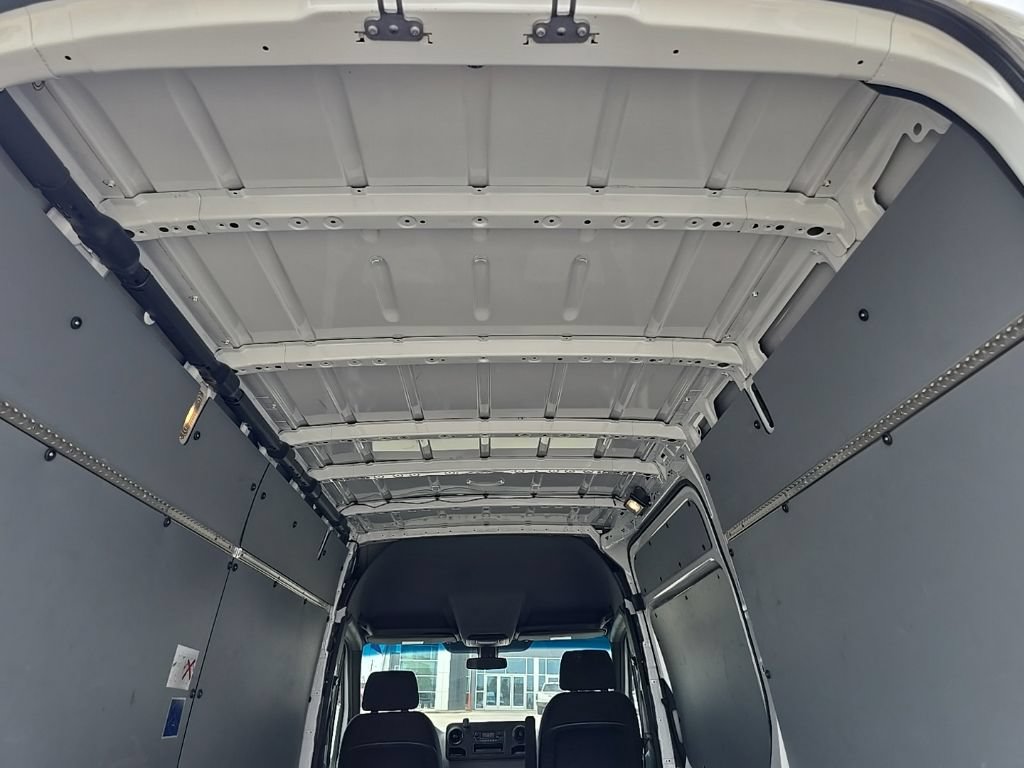 Used 2024 Mercedes-Benz Sprinter 2500 image 11