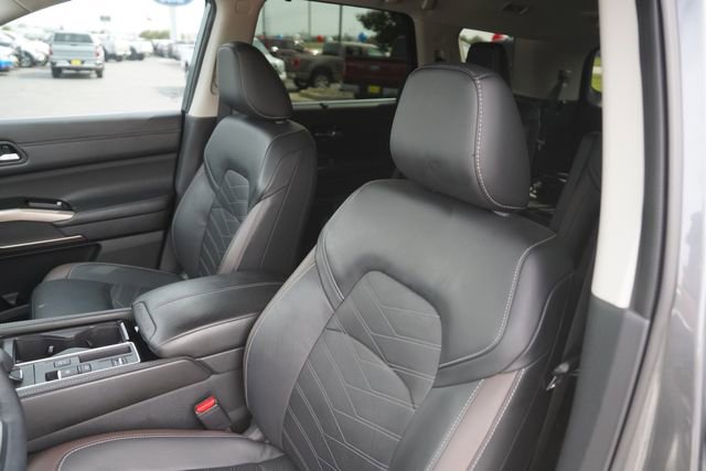 Used 2024 Nissan Pathfinder Platinum FWD image 10