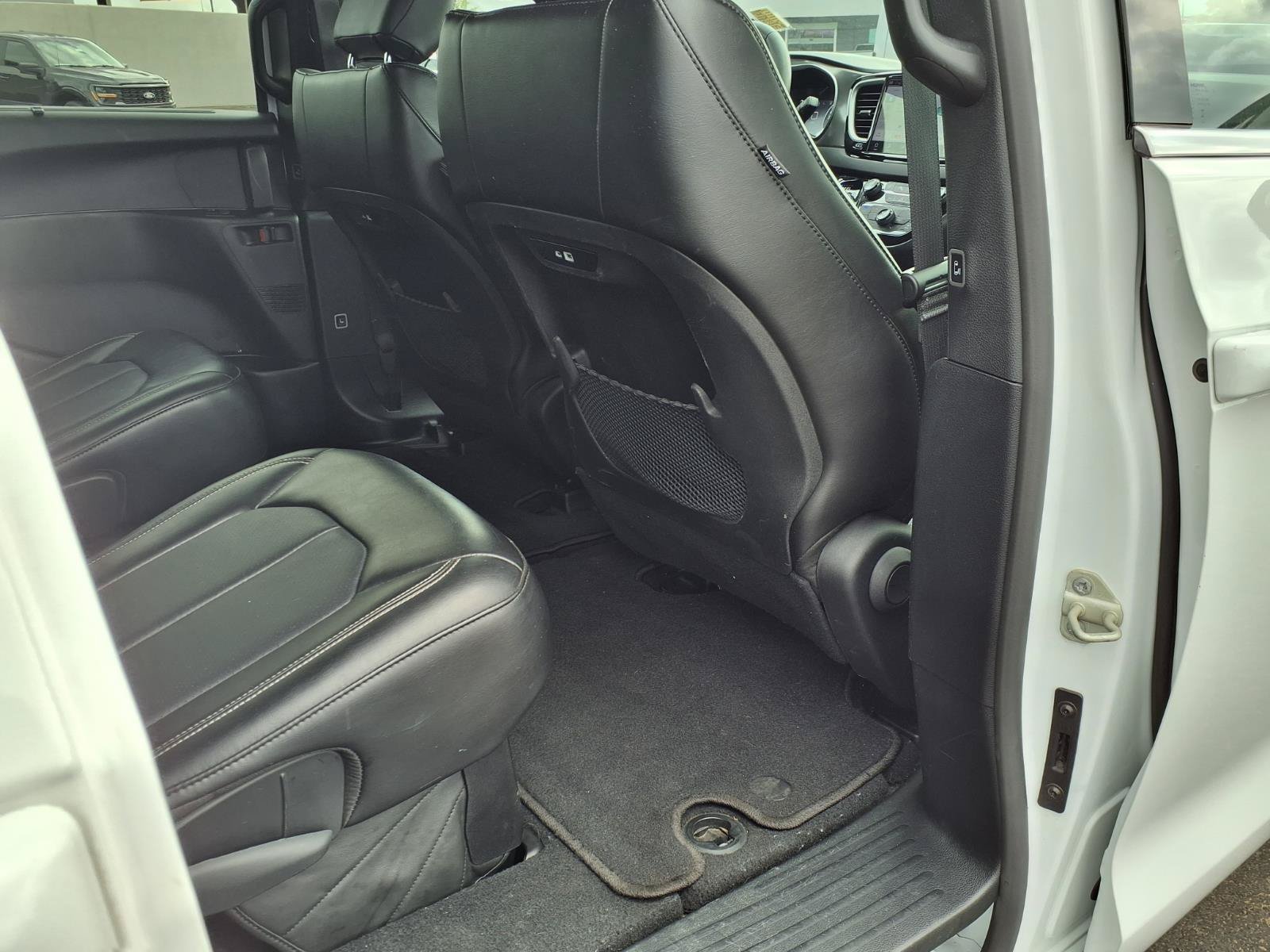Used 2025 Chrysler Pacifica Select FWD image 13