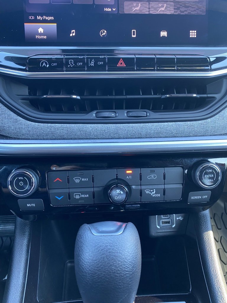 Used 2024 Jeep Compass Sport image 17