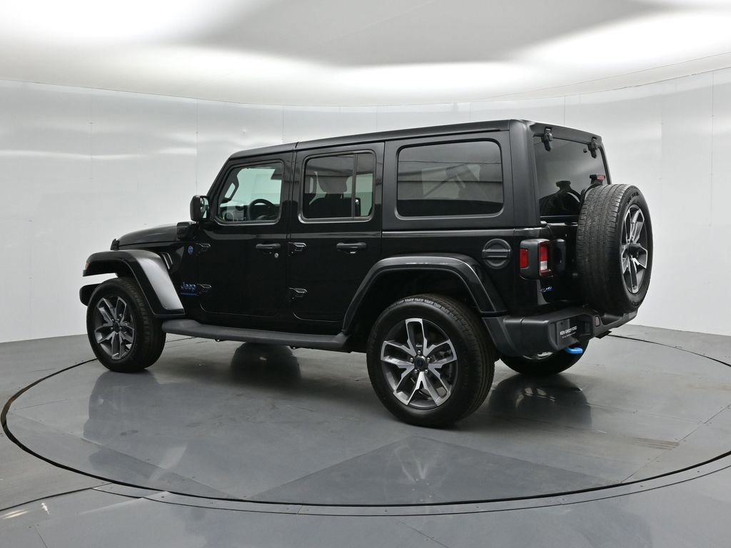 Used 2024 Jeep Wrangler Unlimited image 17