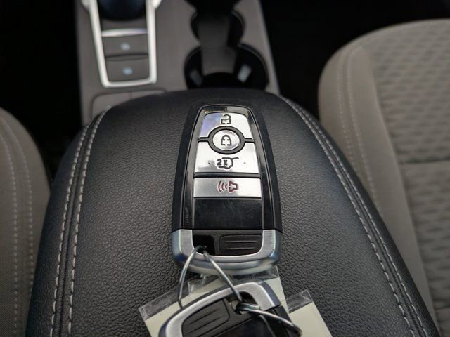 Certified 2022 Ford Escape SE w/ SE Sport Appearance Package image 29