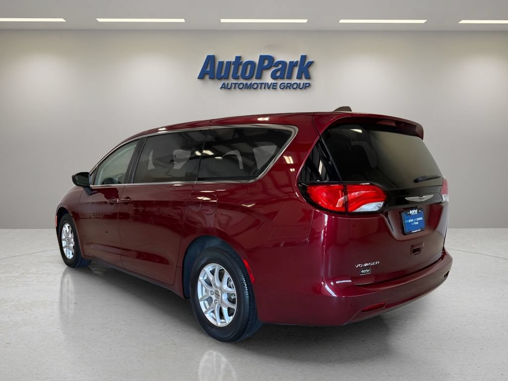 Used 2023 Chrysler Voyager LX FWD image 5