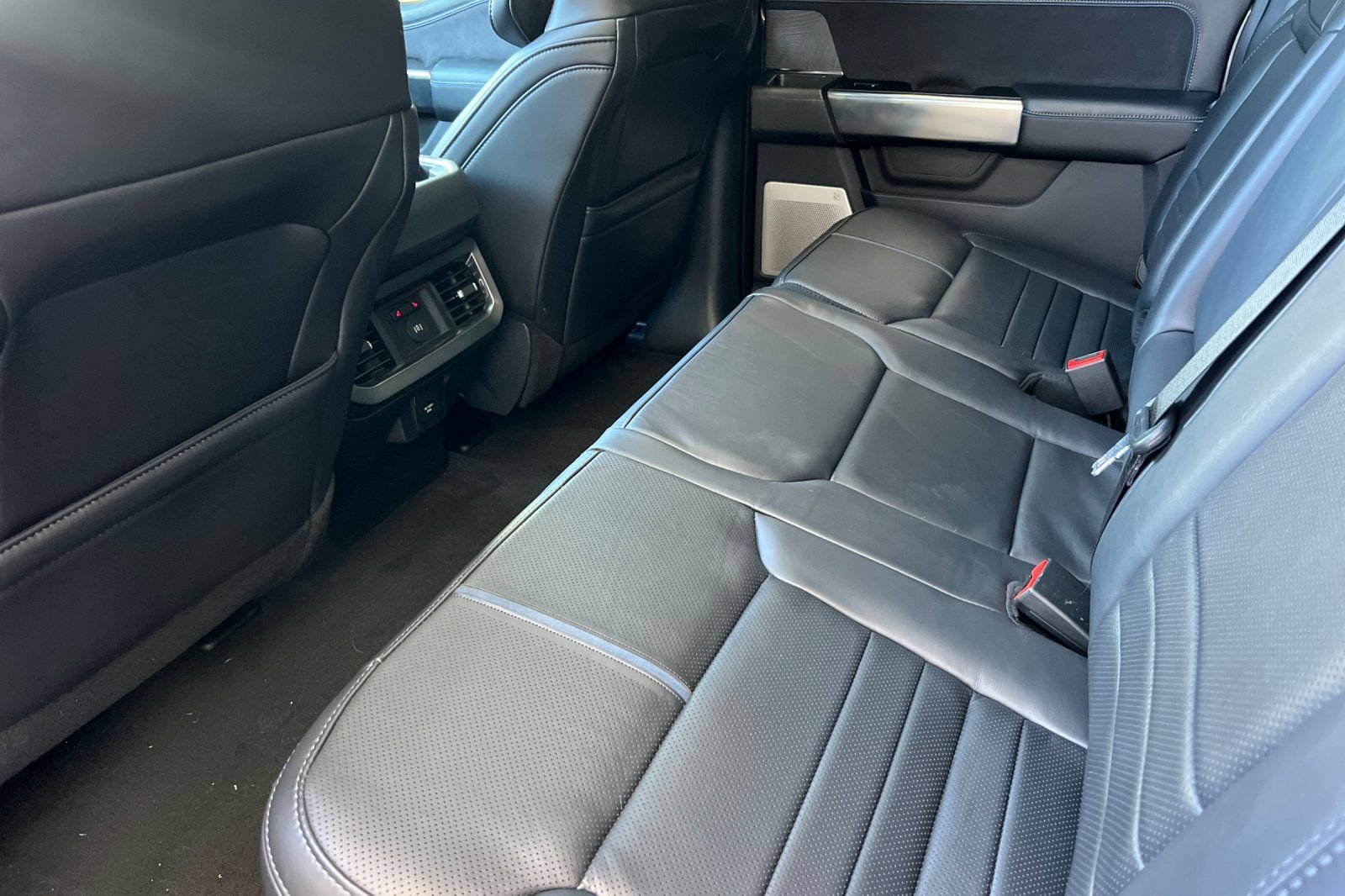 Certified 2025 Ford F250 Platinum w/ Tremor Off-Road Package AWD/4WD image 6