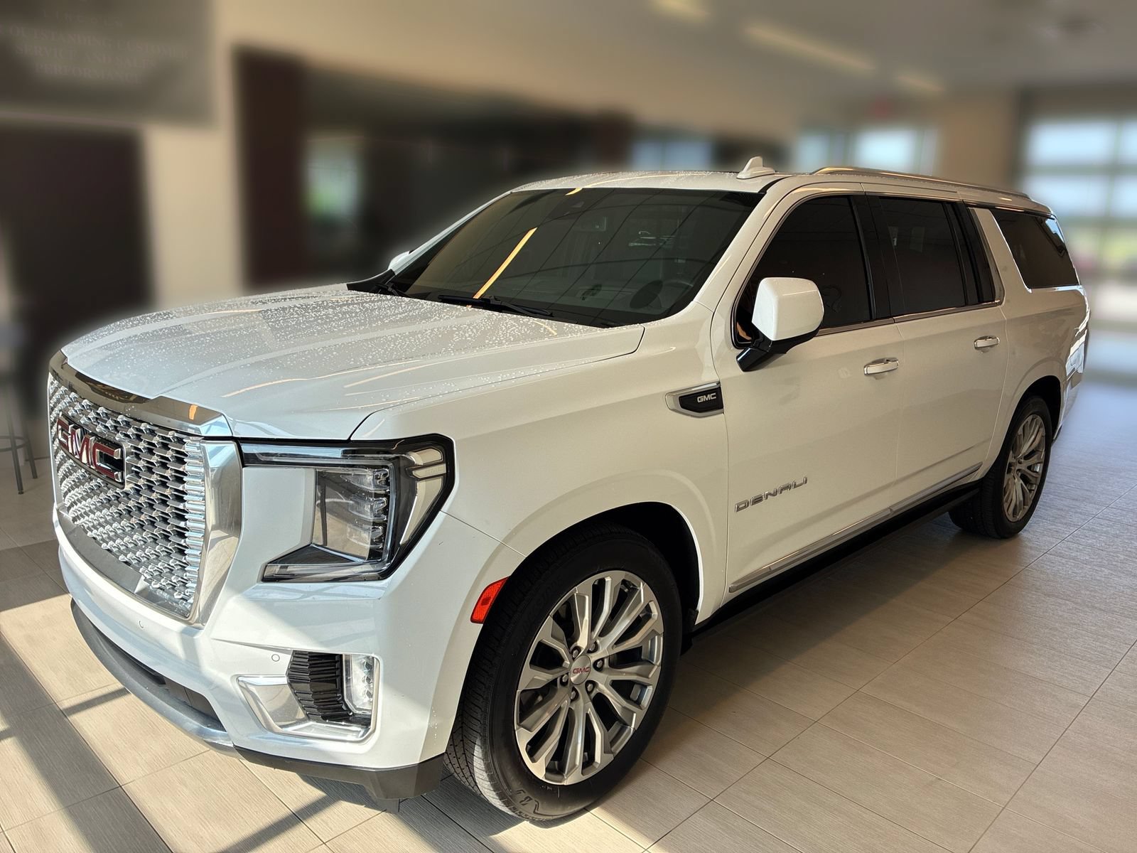 Used 2023 GMC Yukon XL Denali w/ Max Trailering Package AWD/4WD image 4