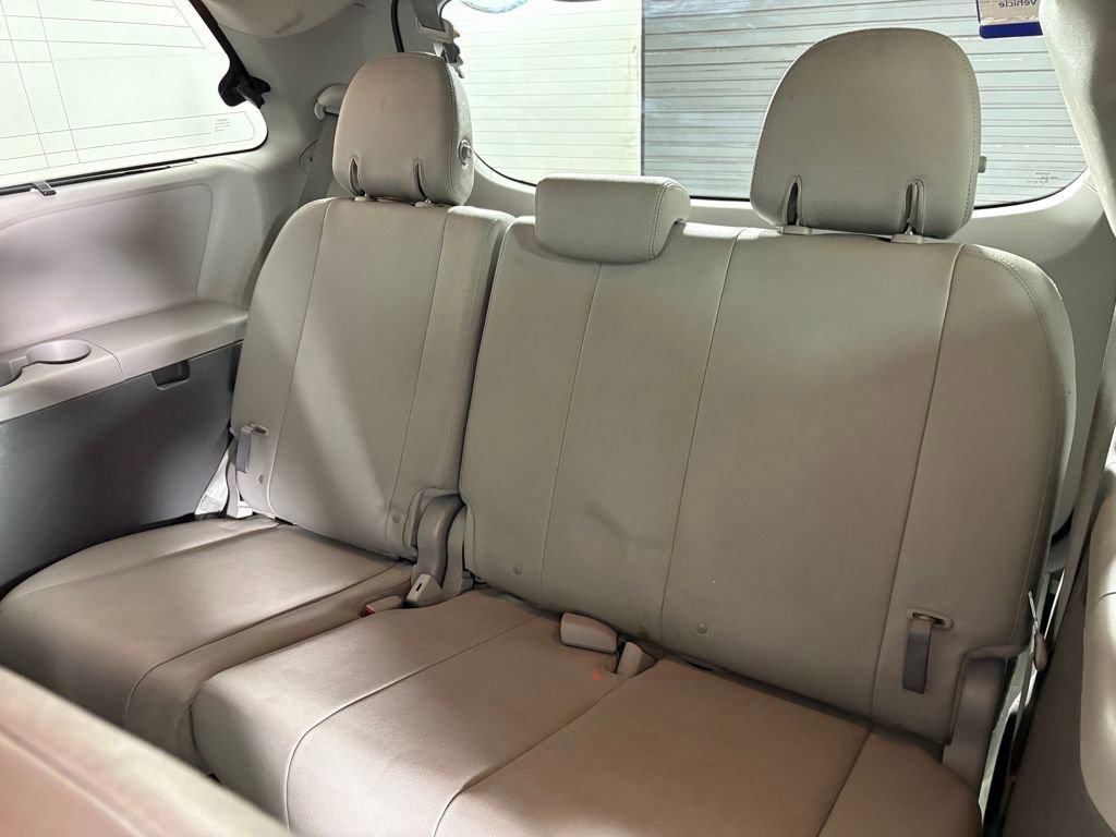 Used 2017 Toyota Sienna AWD image 31