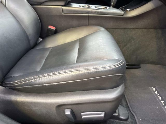 Used 2018 Toyota Avalon XLE image 12