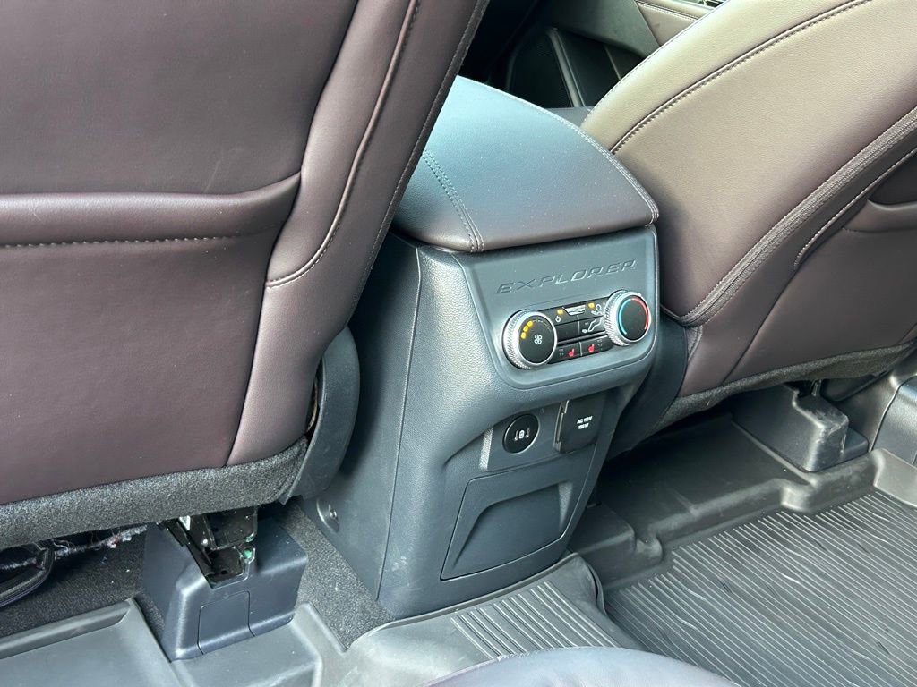 Certified 2025 Ford Explorer Platinum w/ Ultimate Package AWD/4WD image 36