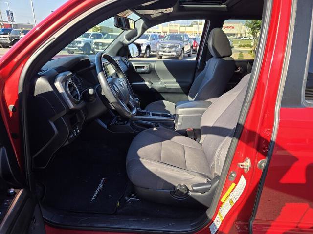 Used 2017 Toyota Tacoma TRD Sport AWD/4WD image 12