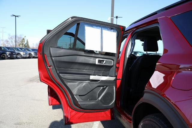 Certified 2021 Ford Explorer XLT w/ Equipment Group 202A image 25