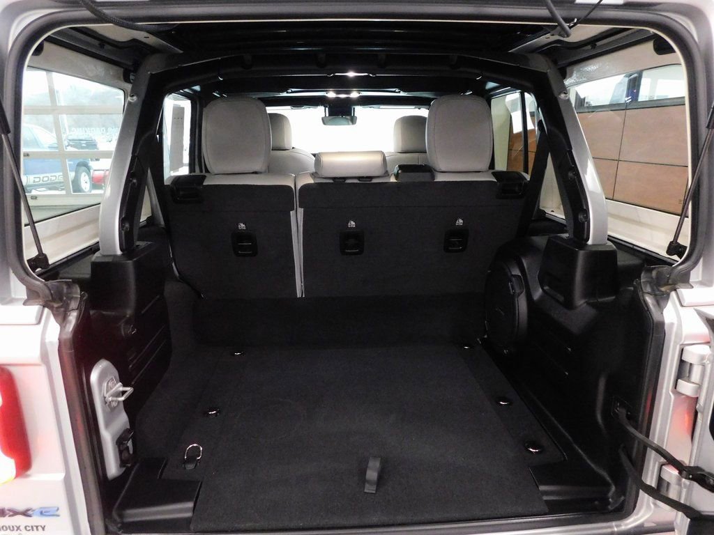 Used 2022 Jeep Wrangler Unlimited Sahara image 31