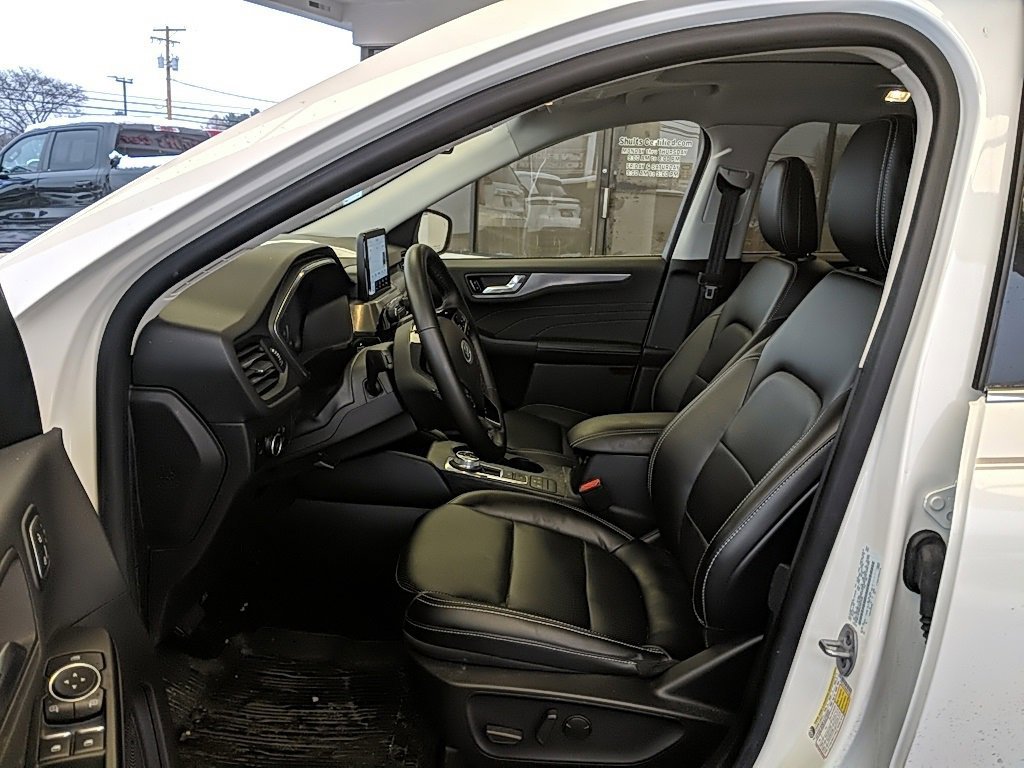 Certified 2022 Ford Escape Titanium w/ Class II Trailer Tow Package image 13