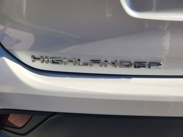 Used 2022 Toyota Highlander LE image 7