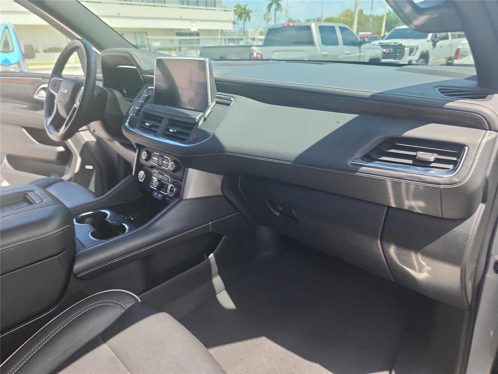 Used 2023 Chevrolet Suburban Premier image 31