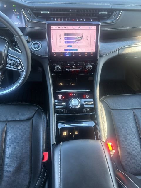 Used 2023 Jeep Grand Cherokee Overland AWD/4WD image 30