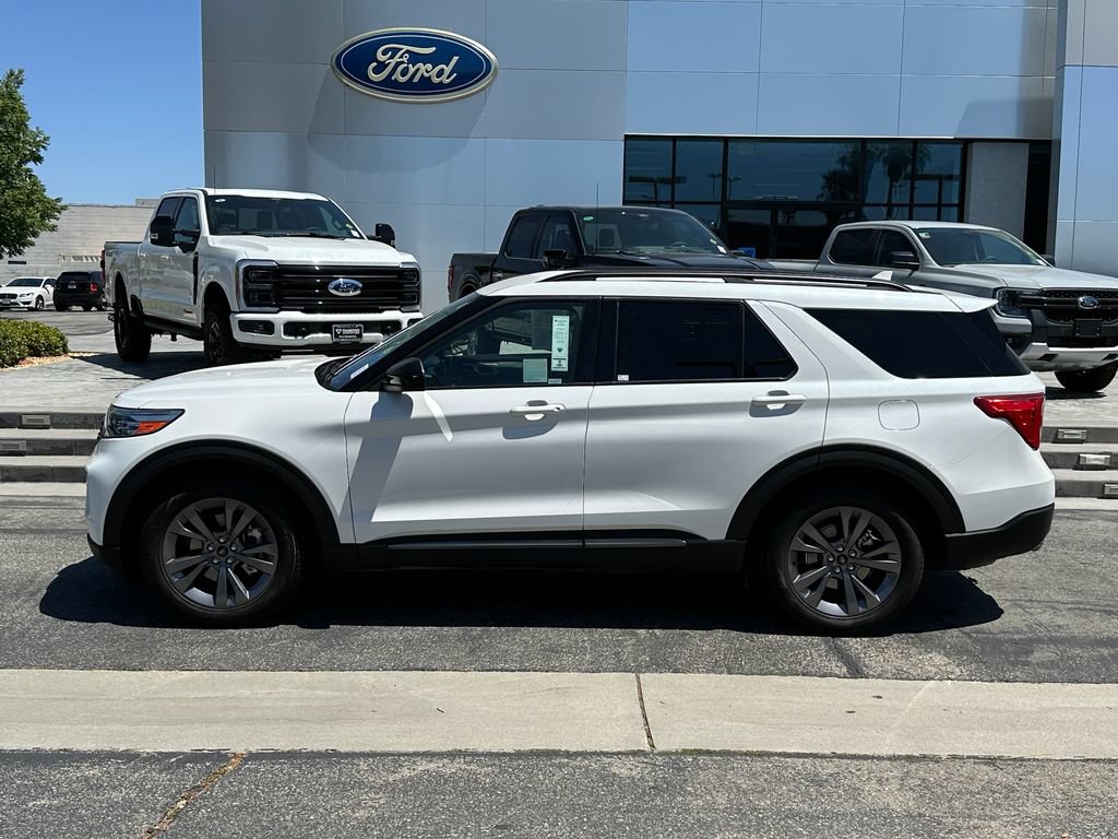 Certified 2023 Ford Explorer XLT w/ Equipment Group 202A RWD image 3