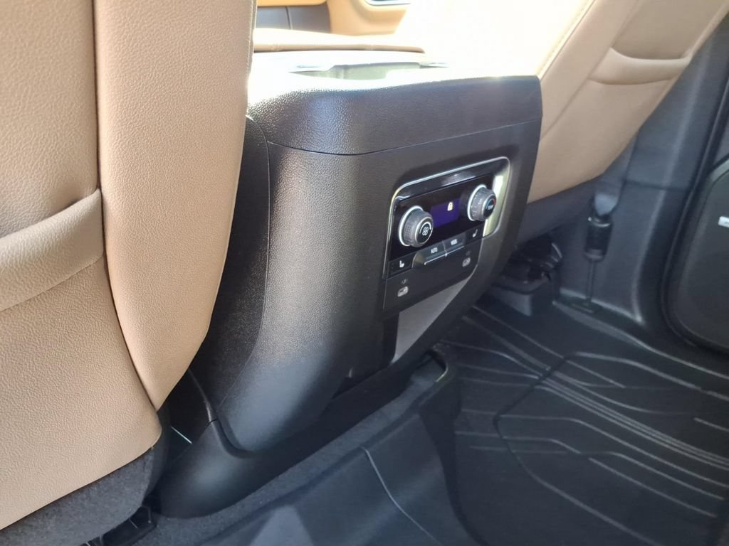 Used 2024 Chevrolet Suburban Premier AWD/4WD image 15