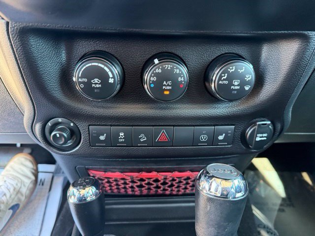 Used 2017 Jeep Wrangler Unlimited Rubicon AWD/4WD image 22