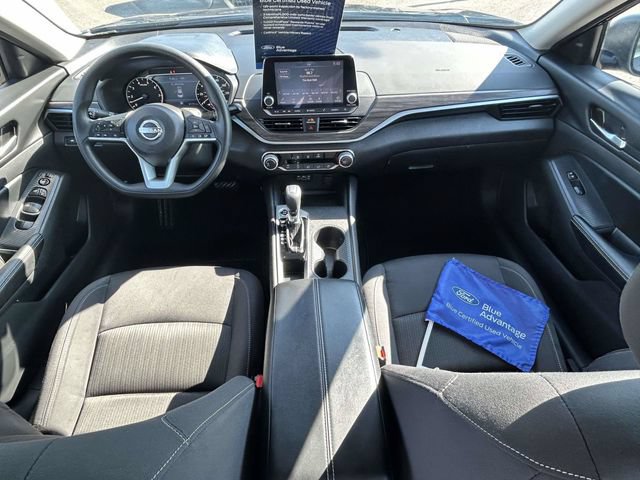 Used 2025 Nissan Altima 2.5 SV FWD image 4