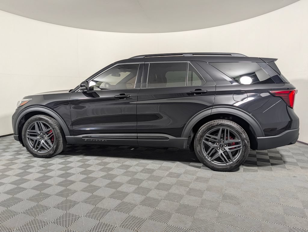 Certified 2025 Ford Explorer ST AWD/4WD image 5